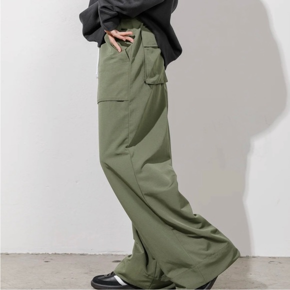 NWOT Local European Multi Pocket Pants - Picture 2 of 7